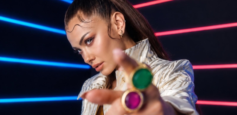 LARA’DAN YENİ POP ŞARKISI: “UÇURUM”