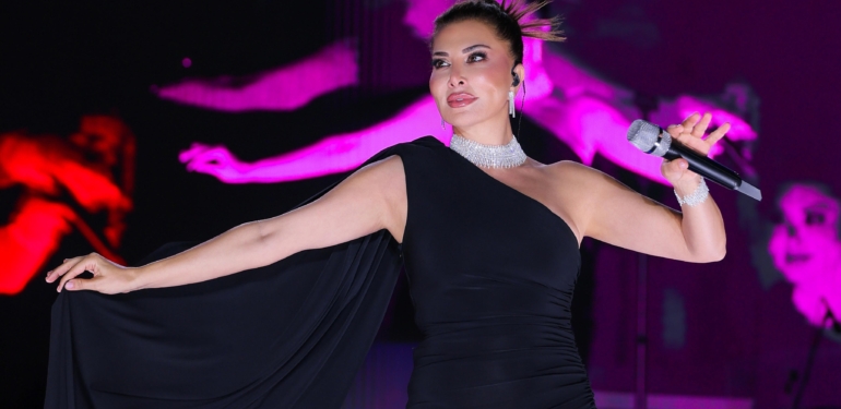 Ebru Yaşar 72 SAATTE 3 ŞEHİR, 3 DEV SAHNE, BİNLERCE KİŞİ!